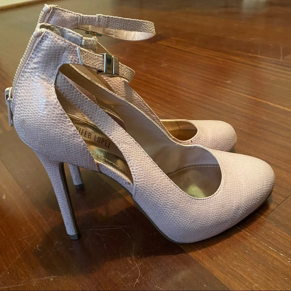 Jennifer Lopez pink heels! - Picture 4 of 6